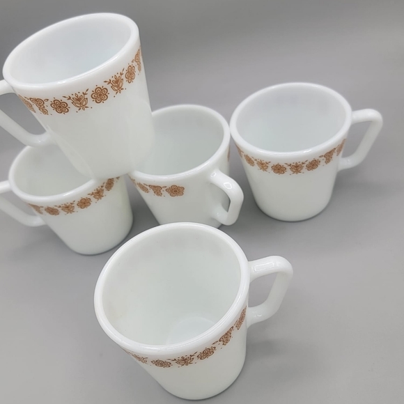Vintage Pyrex Butterfly Gold Set of 2 D Handle Mugs | Corningware | Milk Glass - Picture 4 of 6